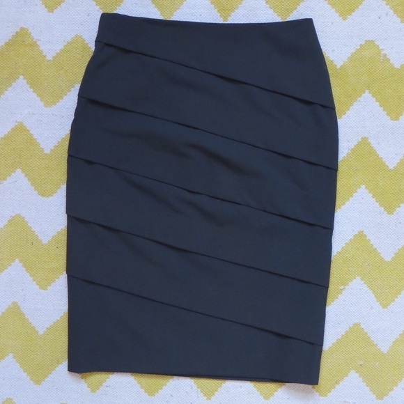 🔴CLEARANCE🔴 Size 2 Fashionista Black Tiered Skirt - Picture 2 of 2